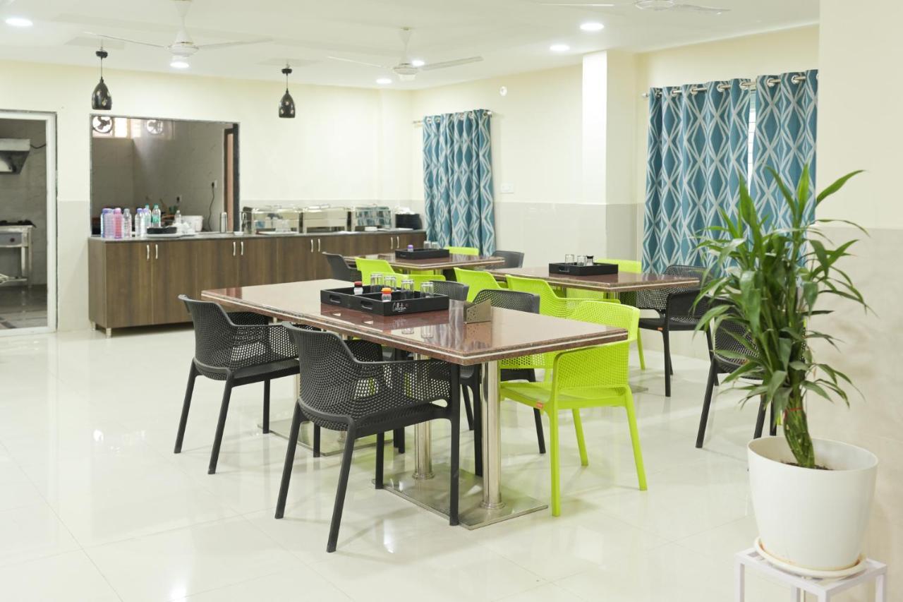 Voila At Nest Hotel Hyderabad Ngoại thất bức ảnh