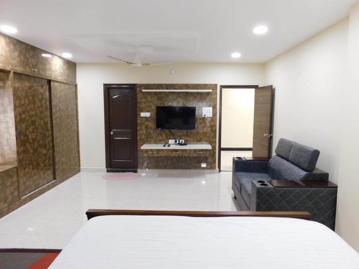 Voila At Nest Hotel Hyderabad Ngoại thất bức ảnh