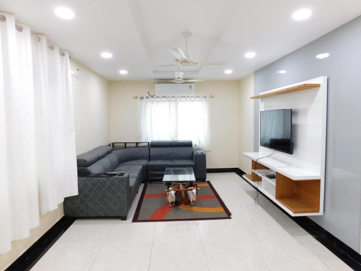 Voila At Nest Hotel Hyderabad Ngoại thất bức ảnh