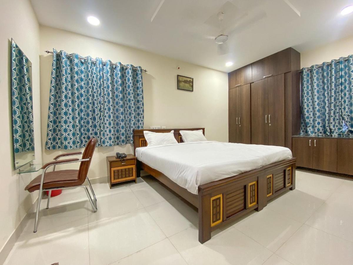 Voila At Nest Hotel Hyderabad Ngoại thất bức ảnh