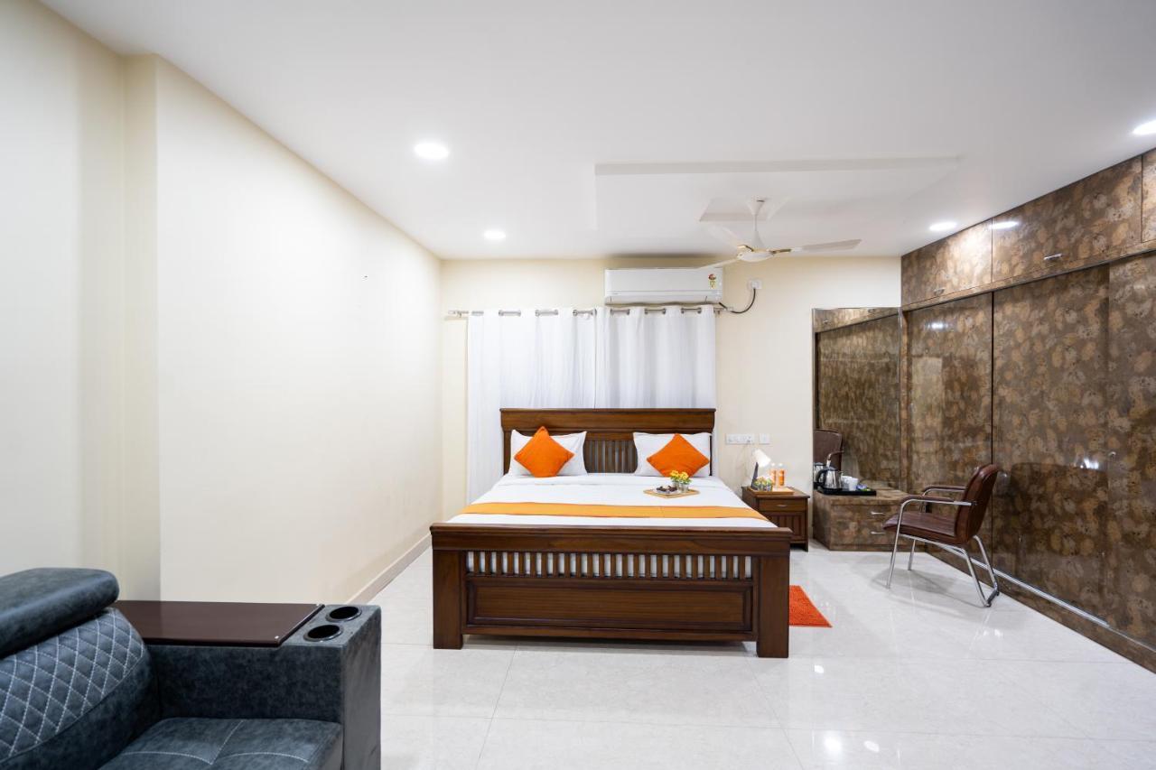 Voila At Nest Hotel Hyderabad Ngoại thất bức ảnh