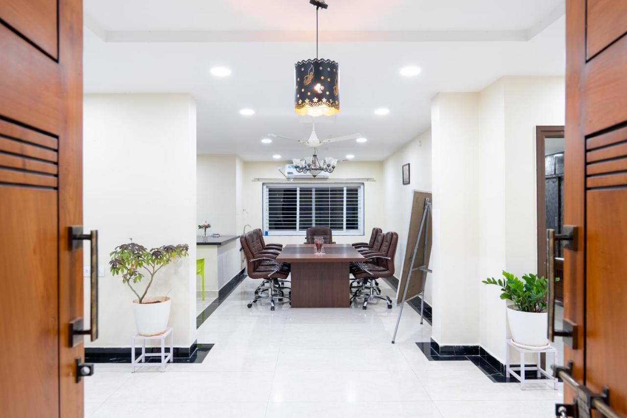 Voila At Nest Hotel Hyderabad Ngoại thất bức ảnh