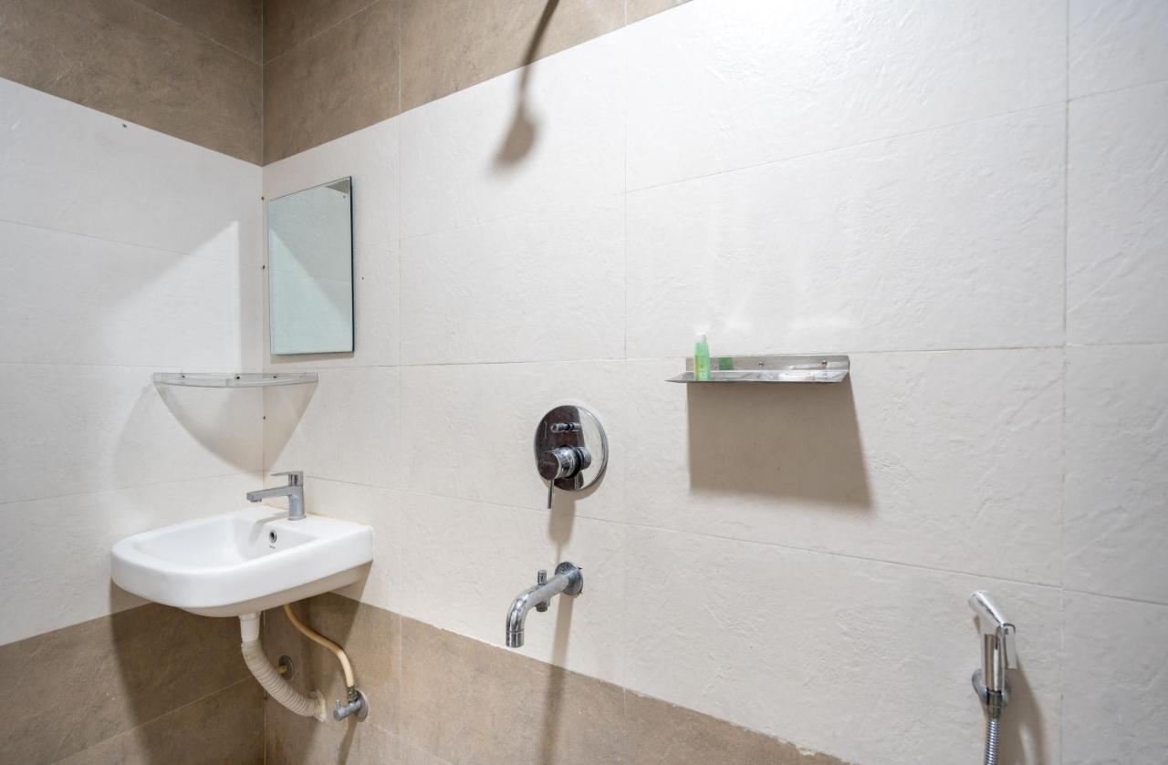 Voila At Nest Hotel Hyderabad Ngoại thất bức ảnh